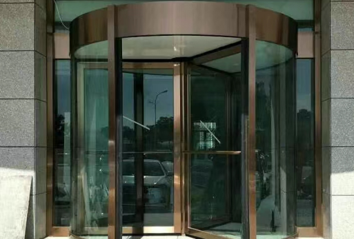 白银旋转门如何与周边环境搭配？