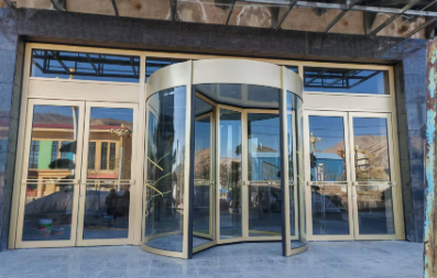 白银旋转门的功能与美感，装修必备的选择！