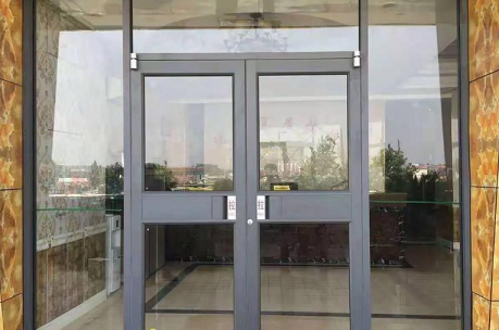 白银双玻肯德基门 | 中空钢化玻璃 | 隔音保温！