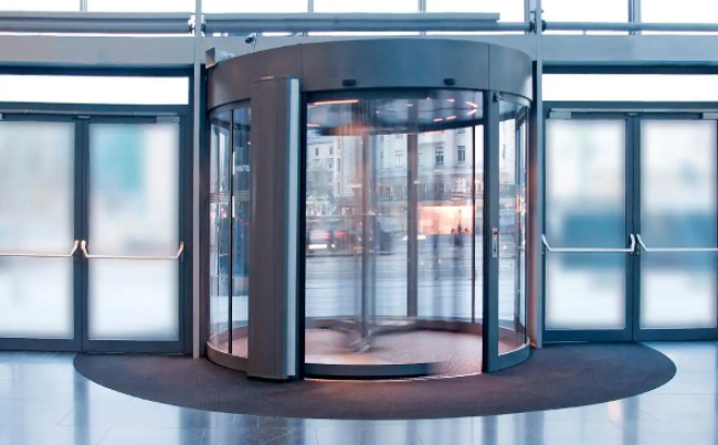 白银应对人流量大的入口？旋转门的高效分流与不间断通行优势！